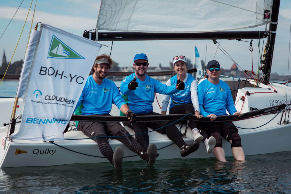 Das Team des Bocholter Yachtclub wartet auf Wind am Samstag v.l.n.r Kolja Paus, Stefan Sundarp, Anne Hengstermann, Johannes Rösing.